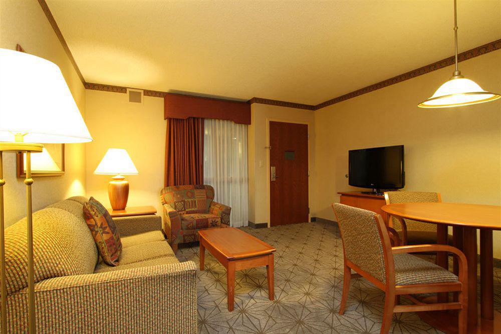 Embassy By Hilton Airport Hotel 4*