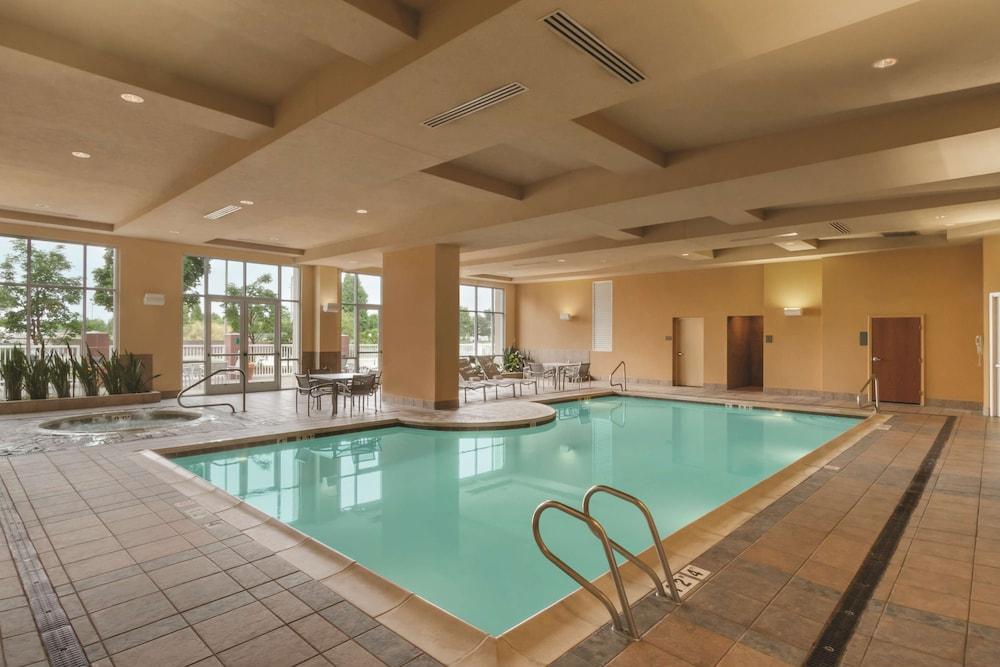 Hotel Embassy By Hilton Airport 4*