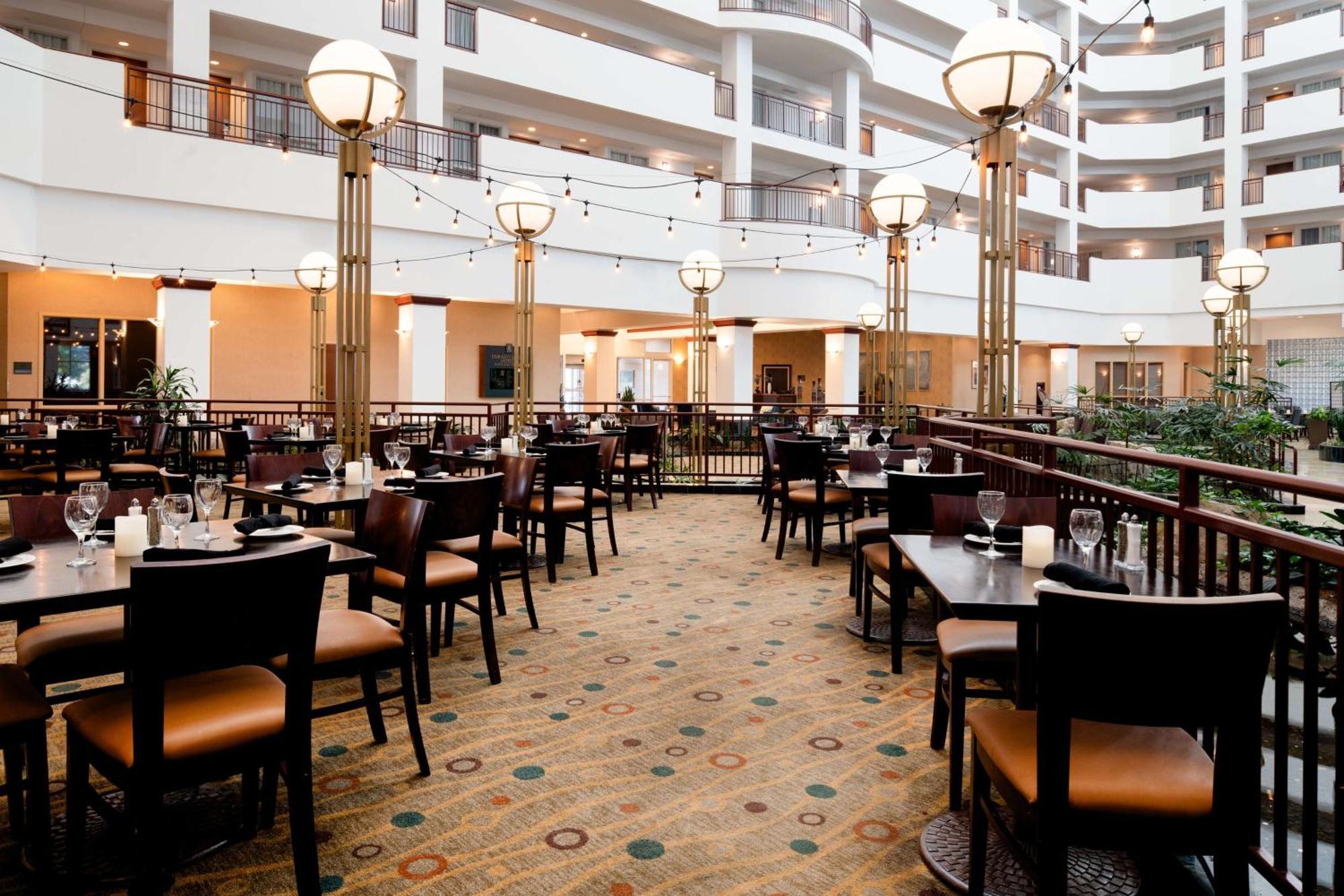 Hotel Embassy By Hilton Airport 4*