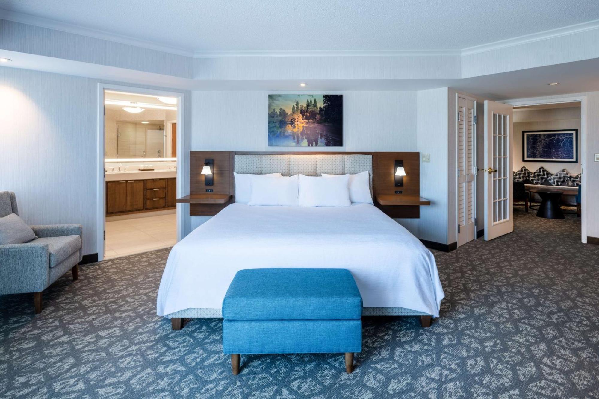 Hotel Embassy By Hilton Airport 4*