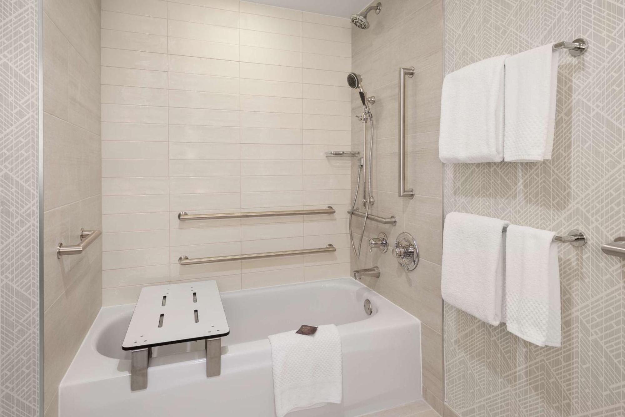 Embassy By Hilton Airport 4*