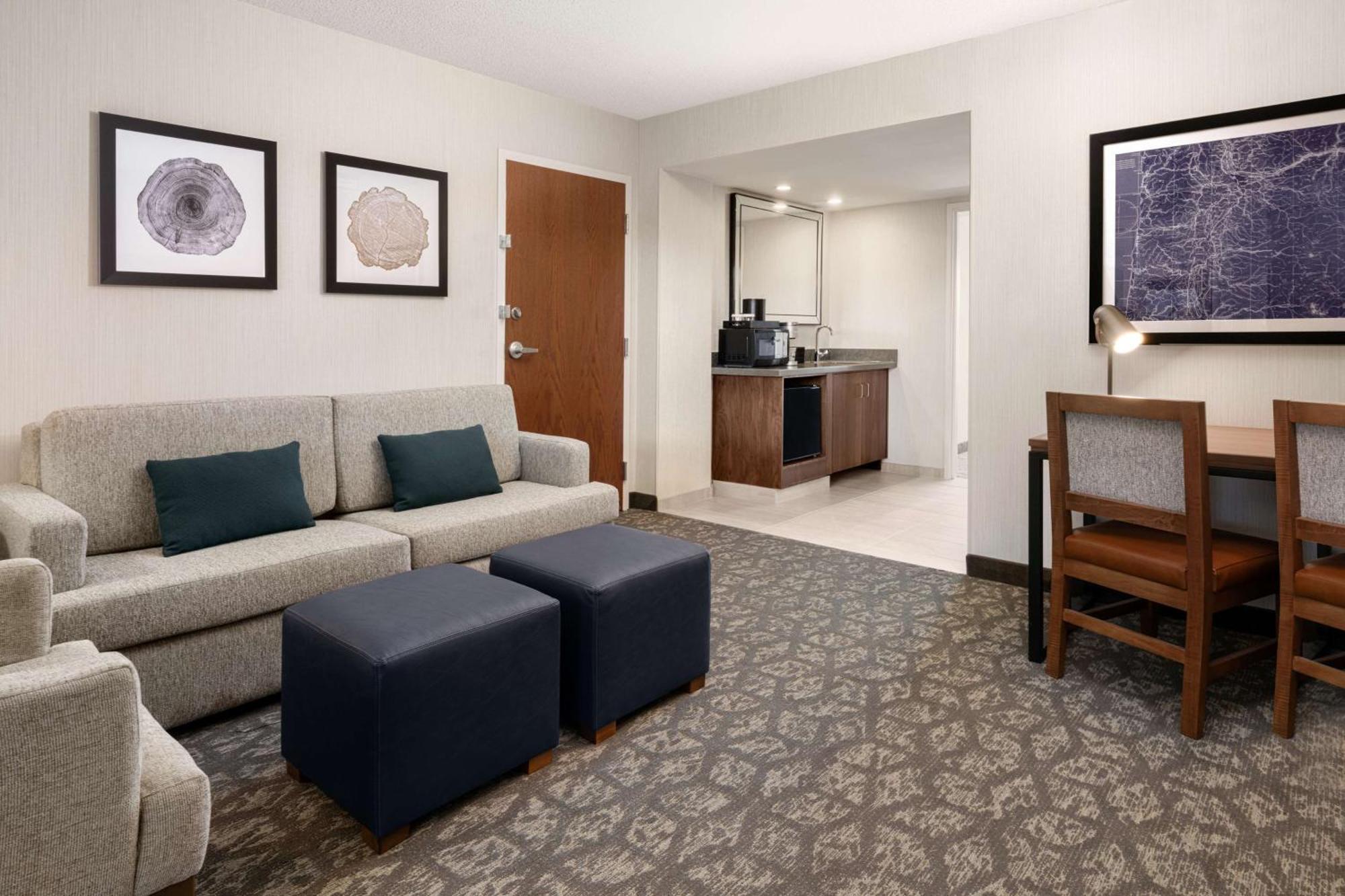 Embassy By Hilton Airport 4*