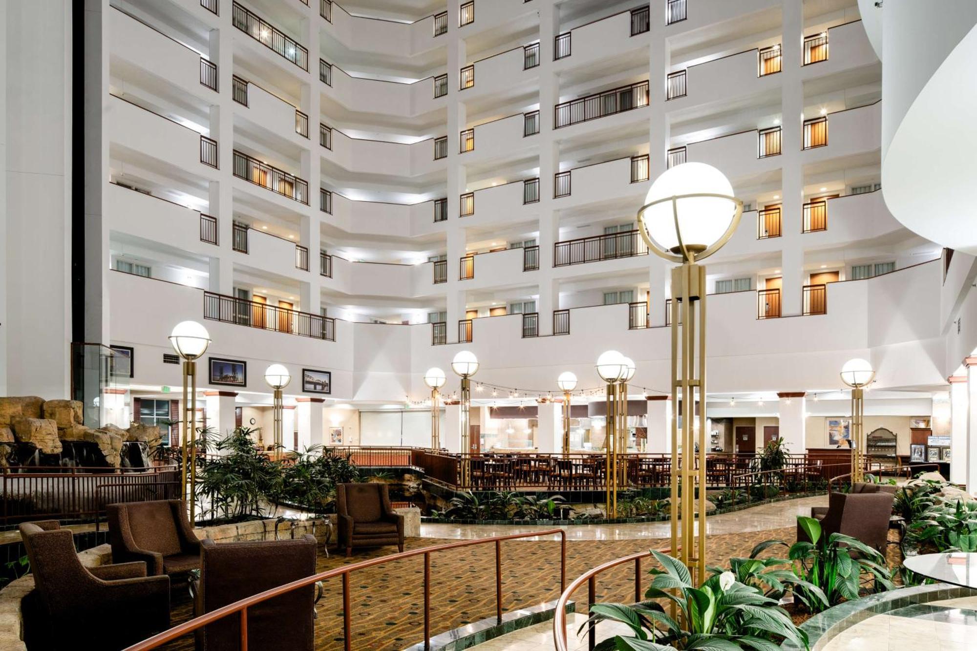 Hotel Embassy By Hilton Airport 4*