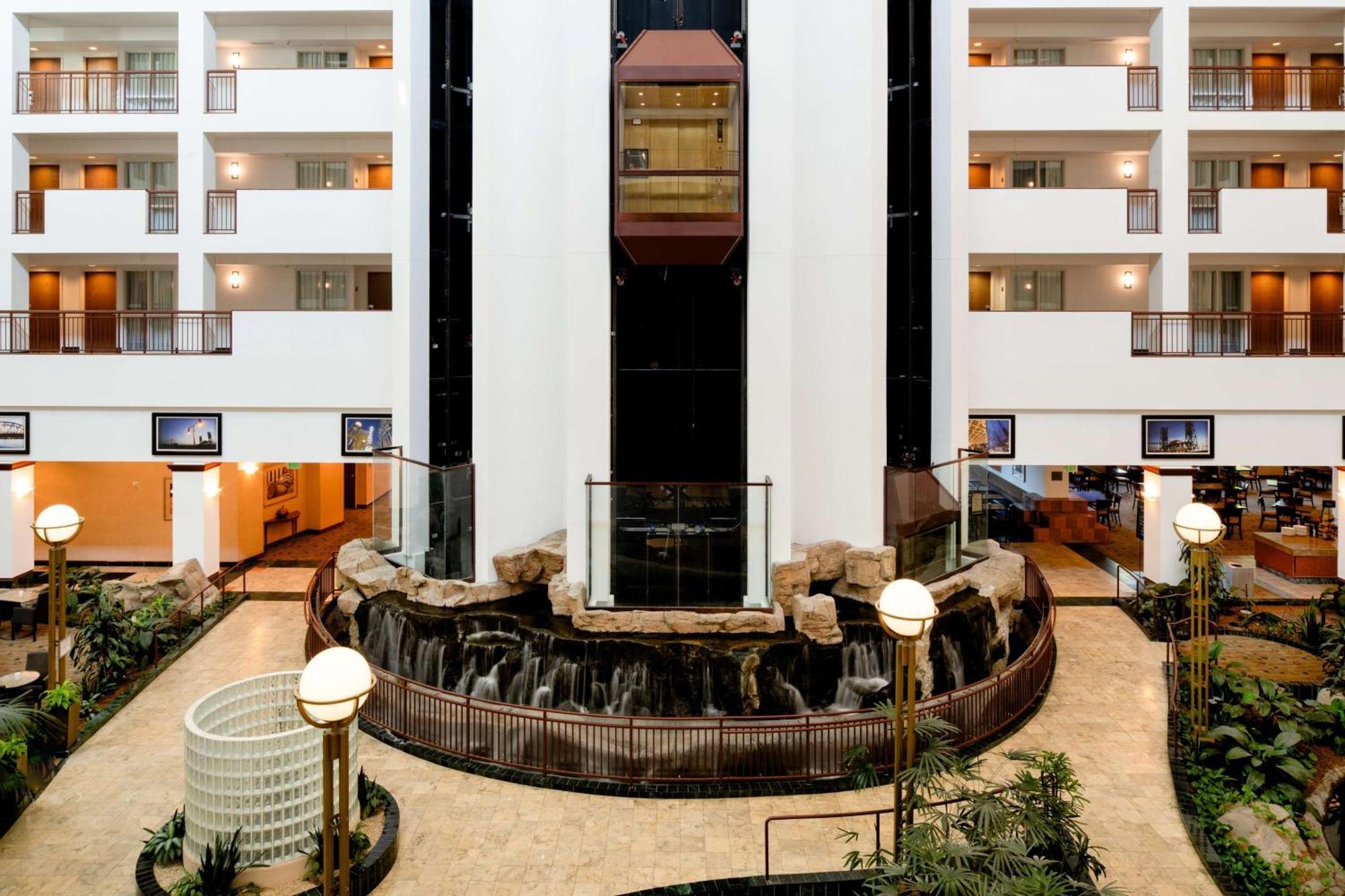Embassy By Hilton Airport 4*