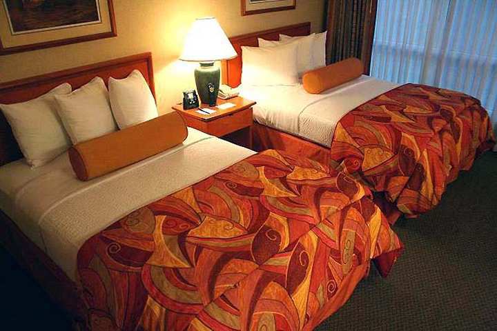 Embassy By Hilton Airport 4*